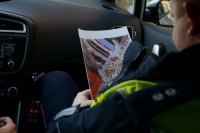 policjanci prowadzą lustrację tyskich dróg