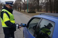 Policjanci eliminują z drogi kolejnych pijanych kierowców