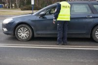 Policjanci tyskiej drogówki sprawdzają trzeźwość kierujących