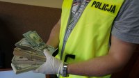 Policjanci odzyskali 5 tys. dolarów i zatrzymali złodzieja