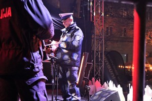 Na zdjęciu muzycy z Orkiestry Komendy Wojewódzkiej Policji w Katowicach podczas występu.