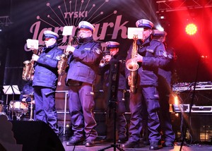 Na zdjęciu muzycy z Orkiestry Komendy Wojewódzkiej Policji w Katowicach podczas występu.